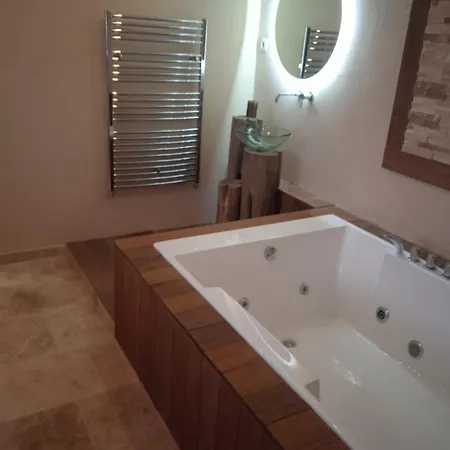 L' Ambrifany Bed & Breakfast 3*