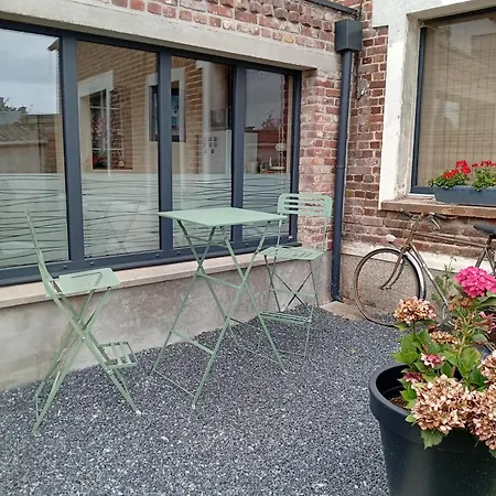 L' Ambrifany Bed & Breakfast Quelmes